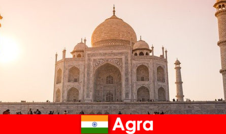 Beeindruckende Palastanlagen in Agra Indien ist ein Reisetipp für Urlauber