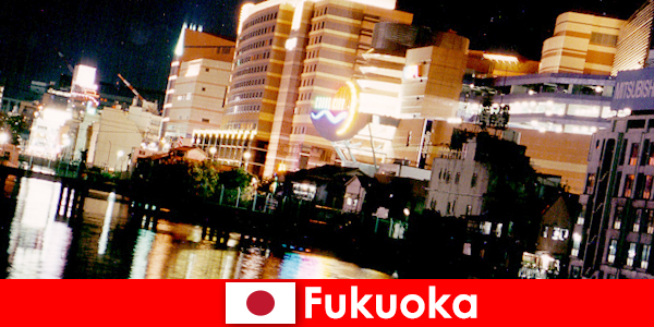 후쿠오카 수많은 나이트클럽, 나이트클럽, 레스토랑은 휴가를 즐기는 사람들에게 최고의 만남의 장소입니다.