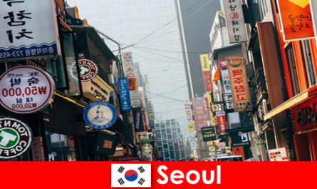 Seoul in Korea die spannende Stadt der Lichter und Reklamen für Nacht-Touristen