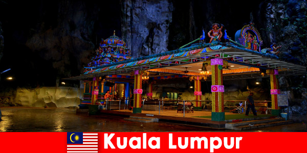 Kuala Lumpur Malaysia lässt Reisende tiefe Einblicke in die uralten Kalksteinhöhlen gewinnen