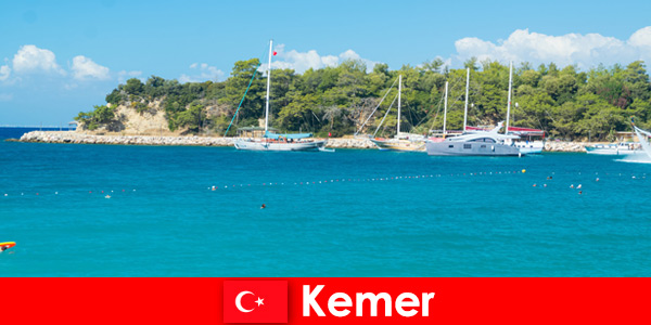 Περιήγηση με σκάφος και ζεστά πάρτι για νέους παραθεριστές στην Kemer Τουρκία