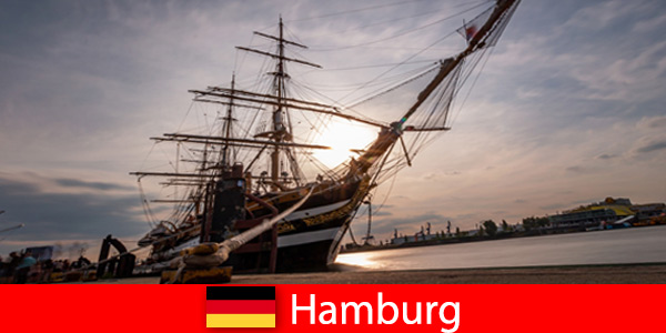 Németország Leereszkedik a hamburgi kikötőben a halpiacra az utazási ínyencek számára