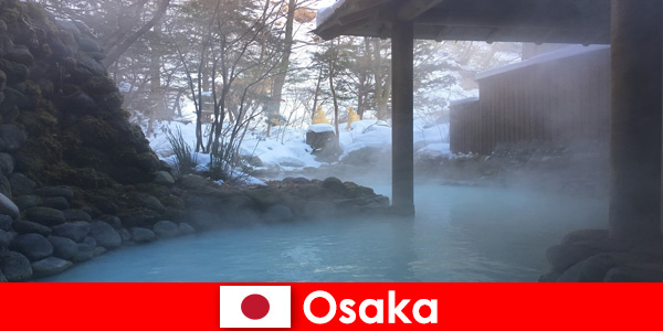 Osaka Japan bietet Kurgästen das Baden in heißen Quellen an