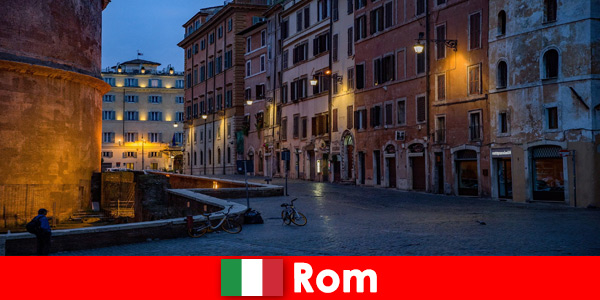 शरद ऋतु में पर्यटकों के लिए लघु यात्रा रोम इटली के लिए सबसे सुंदर स्थलों के लिए