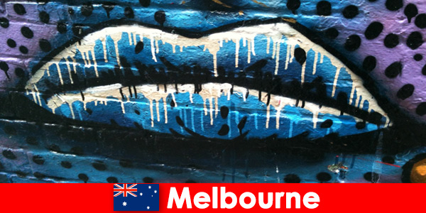 Reisende bewundern die weltweit bekannte Straßenkünste von Melbourne Australien