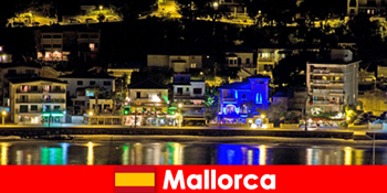 Spanien Mallorca Fremde Feiern bis in die Nacht mit Privaten Callgirls