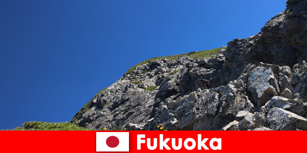 Ταξίδι περιπέτειας στα βουνά στη Φουκουόκα της Ιαπωνίας για ξένους αθλητικούς τουρίστες