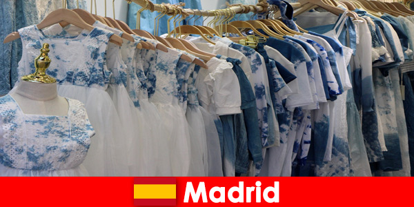 Einkaufsbummel für Fremde in den besten Läden in Madrid Spanien