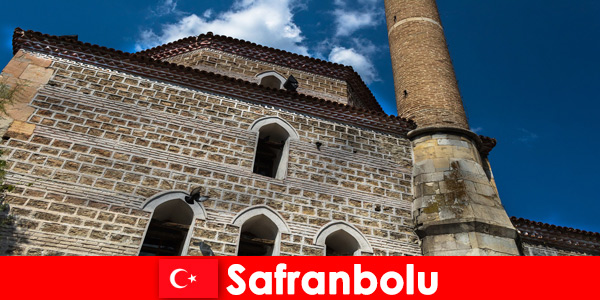 सैफरानबोलू तुर्की में अजनबियों के लिए ऐतिहासिक इतिहास पर हाथ