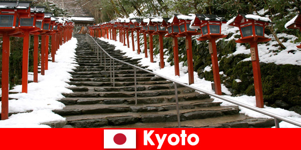 Gyönyörű téli táj Kiotóban Japán a fürdő nyaralók számára