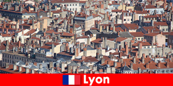 Regionale Köstlichkeiten in Lyon Frankreich laden verliebte Touristen zum Genießen ein