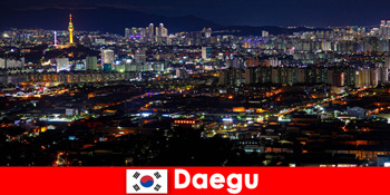 Daegu in Südkorea die Megastadt für Technologie als Lehrfahrt für reisende Studenten