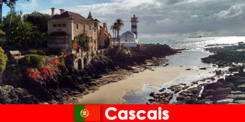 Umschwärmter Fototourismus in die malerische Stadt Cascais Portugal