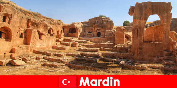 Παλιά μοναστήρια και εκκλησίες για να αγγίξετε για αγνώστους στο Mardin Turkey