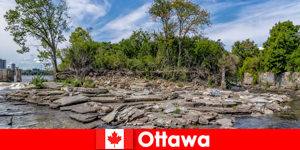 Die schöne Landschaft genießen ausländische Touristen in Ottawa Kanada