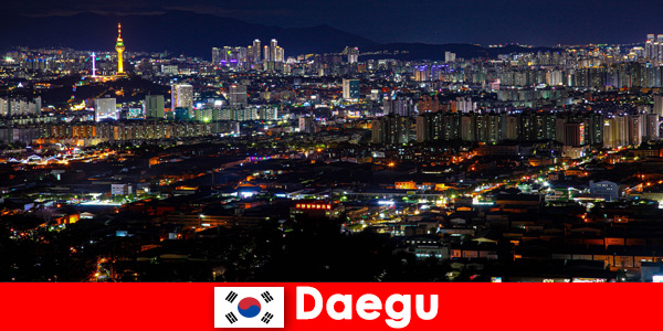 Тегу в Південній Кореї мегаполіс для технологій як освітня поїздка для подорожуючих студентів