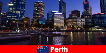 Kulturszene und wildes Nachtleben erwarten junge Reisende in Perth Australien