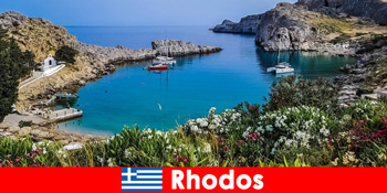 Rucksacktouristen erleben hautnah die Natur in Rhodos Griechenland
