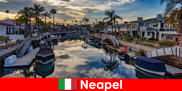 Spritztour nach Neapel Italien für junge Touristen mit Exotischen Genussmomenten