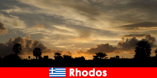 रोड्स ग्रीस में सपने देखने के लिए शाम और शानदार तापमान