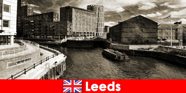 A történelmi város gyalogos túra mindig élmény Leeds Angliában  