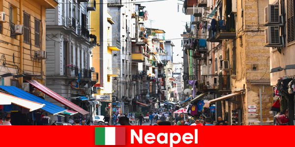 Βόλτα στο κέντρο της Νάπολης της Ιταλίας πάντα ένα καθαρό joie de vivre