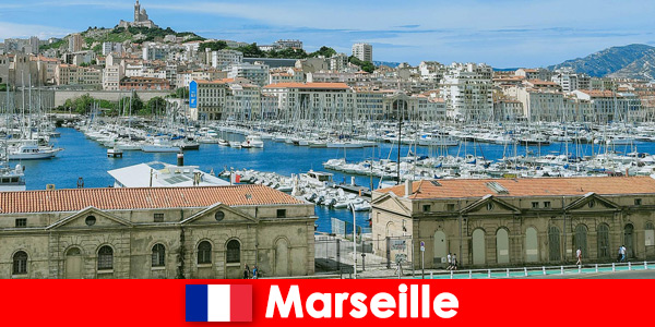 마르세유 프랑스 항구에는 매력적인 숙박 시설이 있습니다.