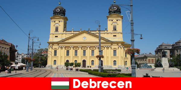 デブレツェンハンガリーの芸術と歴史の観光客を発見