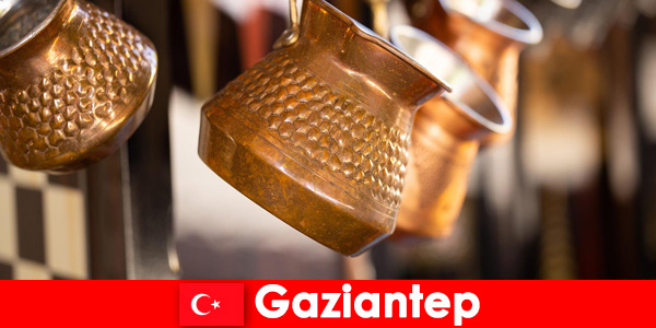 바자회에서의 쇼핑은 Gaziantep Turkey에서의 독특한 경험입니다.