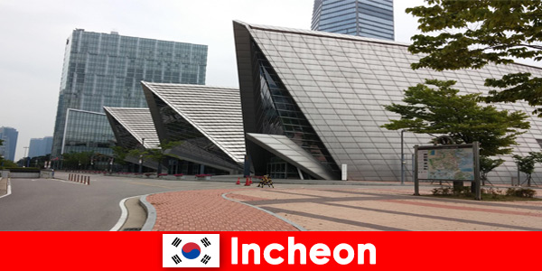 Kontraste wie Großstadt und Tradition erleben Touristen in Incheon Südkorea