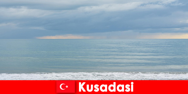 Kusadasi तुर्की सही छुट्टी के लिए सुंदर bays के साथ एक छुट्टी रिसॉर्ट