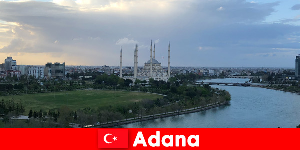 Các tour du lịch có hướng dẫn viên địa phương ở Adana Thổ Nhĩ Kỳ rất phổ biến với người lạ