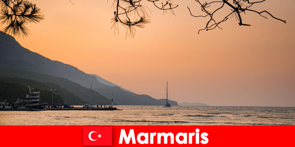 マルマリのトルコの海に平和と安全を見いだす