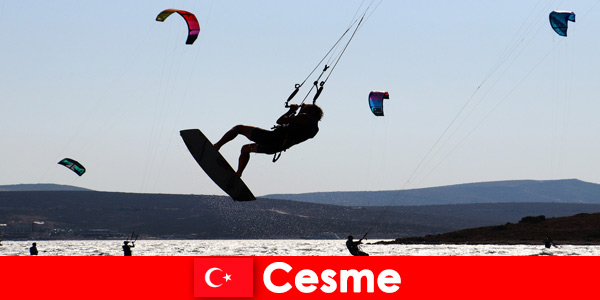 Τα θαλάσσια σπορ γίνονται όλο και πιο δημοφιλή στους τουρίστες στο Τσεσμέ της Τουρκίας