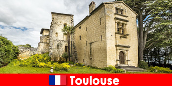 Geschichte und Moderne erleben Urlauber in Toulouse Frankreich