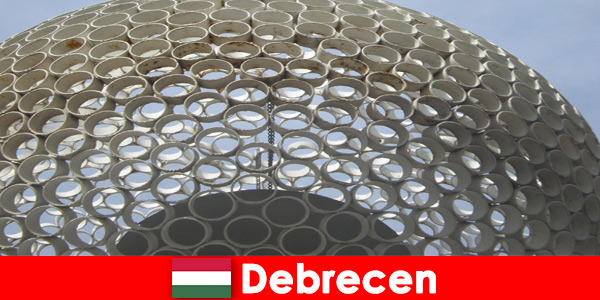 Debrecen 헝가리에서 경험할 수 있는 현대 건축과 많은 문화 