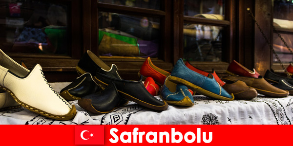 Kerajinan tangan oriental dan keramahan menunggu orang asing di Safranbolu Türkiye