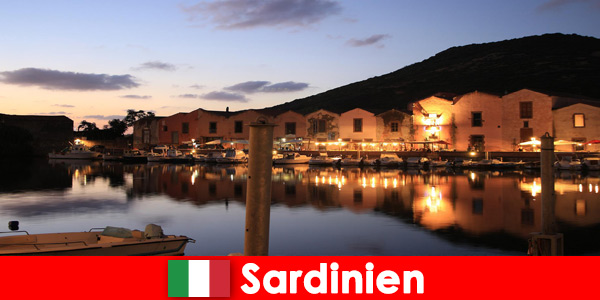 Sardinien in Italien bietet am Abend wie am Tag ein atemberaubendes Bild dieser schönen Insel