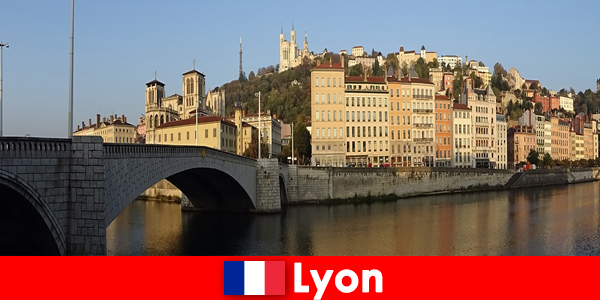 Відкрийте для себе популярні місця і класичну кухню в Ліон Франція