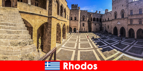 Arsitektur monumental dan pemandangan untuk tamasya keluarga di Rhodes