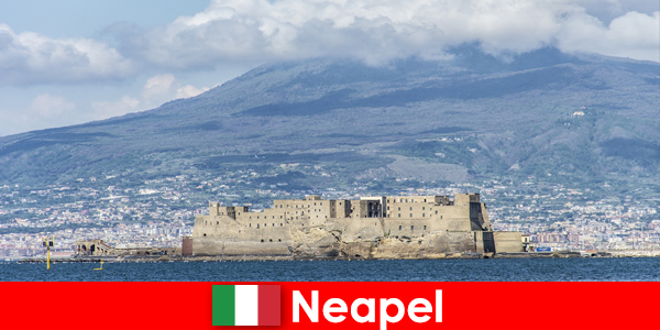 Rasakan pengalaman tempat-tempat bersejarah yang indah di Naples Italia