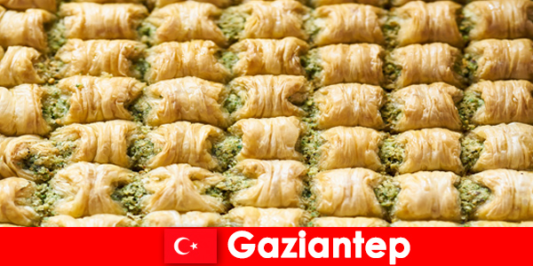 Mencoba godaan manis dan kue tradisional di Gaziantep  