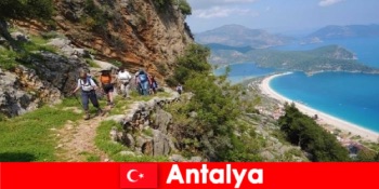 Naturwanderungen mit grünen Wäldern und herrlichen Aussichten genießen in Türkei Antalya