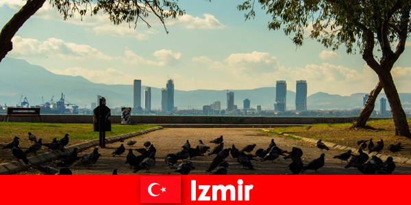 トルコの都市イズミル 歴史、文化、自然の美しさで知られる。