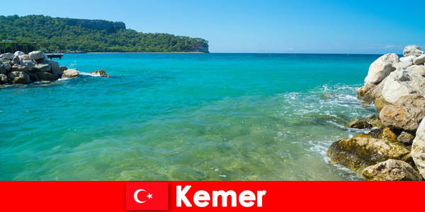 케메르 터키의 고대 도시와 영광스러운 해변이 만나는 곳